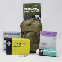 Första-hjälpen-väska i fickformat som kan fästas i bältet. Petrfekt att ha i snöskotern, ryggsäcken, båten eller på vandringen.