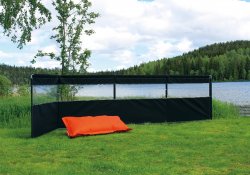 Mycket stabilt vindskydd för camping från Svenska Tält. Passar för säsongsplats.