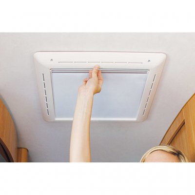 Gardinen kan öppnas steglöst och har säkerhetsventilation.