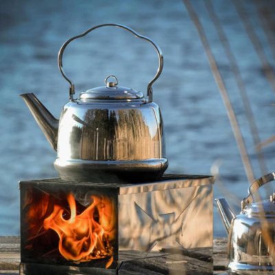 Flera skikt i basen gör att pannan utan några problem kan värmas både över öppen eld eller på glödande kol