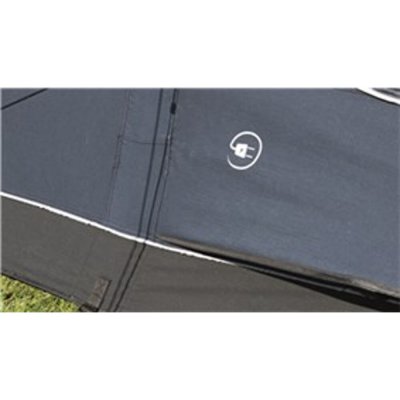 Outwell Stone Lake 7ATC har en kabelgenomföring till både tält och sovkabin.