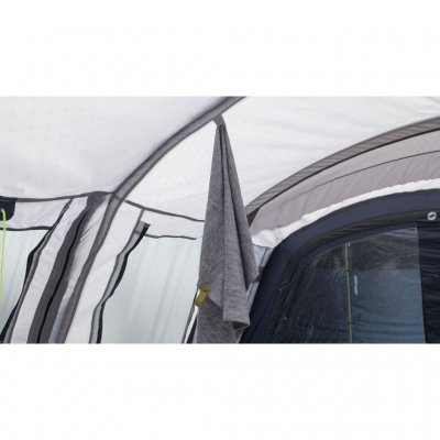 Häng upp lamport eller utrustning i tältförlängningen.