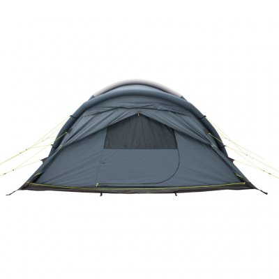 Öppna upp och fäst bakre dörren på tältet för att maximera vädringen i sovkabinen.