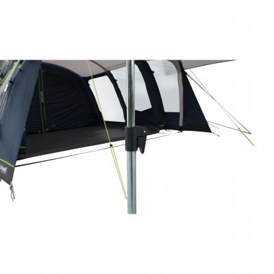 Stängerna på tarpen går enkelt att justera i höjd.