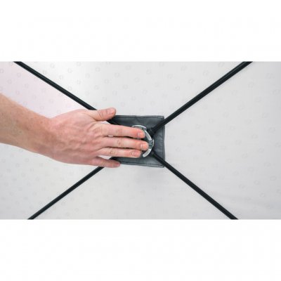 Enkel montering - tryck in navet som är i mitten av varje sektion tills det klickar till