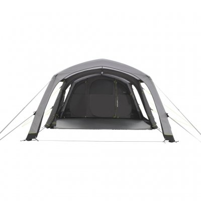 Dörren till allrummet kan rullas helt åt sidan för att skapa ett fullt öppet och luftigt utrymme