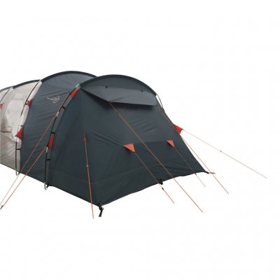 Den stora skyddade ventilen bak på Easy Camp Palmdale 400 ger tältet en väldigt bra ventilation.