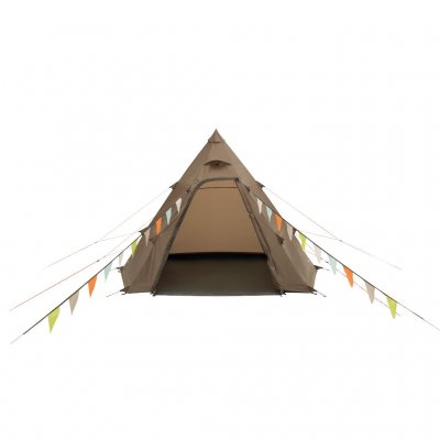 Easy Camp Otra Tipi sett framifrån – den öppna dörren ger enkel åtkomst och bjuder in till en rymlig och bekväm innemiljö.