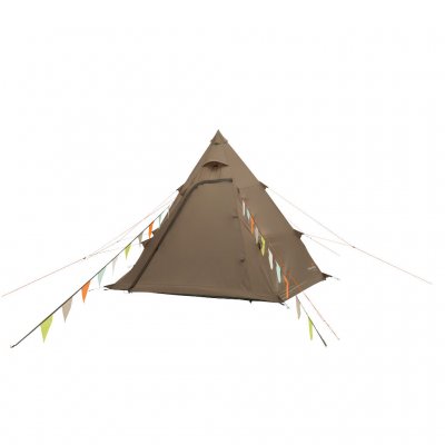 Easy Camp Otra Tipi sett från sidan – stilren tipidesign med stabil konstruktion och väderskyddande duk.