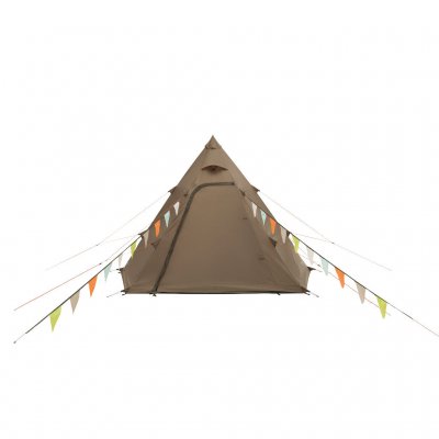 Easy Camp Otra Tipi sett framifrån med stängd dörr – skyddande och robust design för en trygg och vädersäker campingupplevelse.