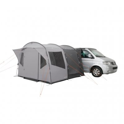 Easy Camp Reine med en stor entré och 4 stora fönster
