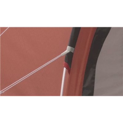 Kraftiga tältlinor och förstärkta fästen.