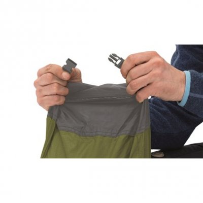 Kompressionsväska gör det enkelt att packa tältet.