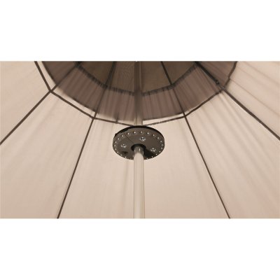 Centrumtstång gör tältet mycket lättrest.