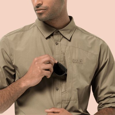 Bröstficka med dold dragkedja.