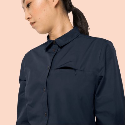 Bröstficka med dold dragkedja.