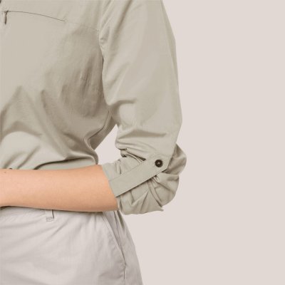 Ärmar kan rullar upp och fästas.