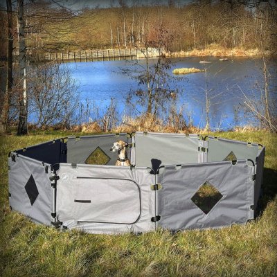 Hundhage för camping med tält, husvagn eller husbil.