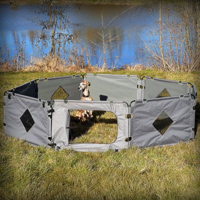 Få snabbt en avskärmad yta för hunden på campingsemestern.