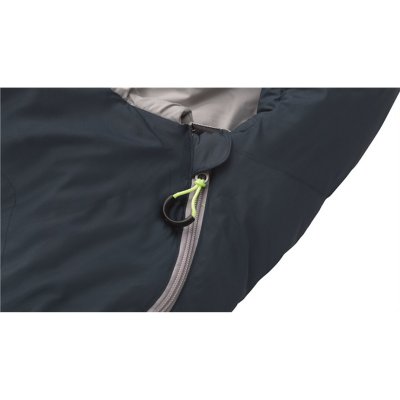 Övervikt kant vid dragkedjan skyddar mot kalldrag.