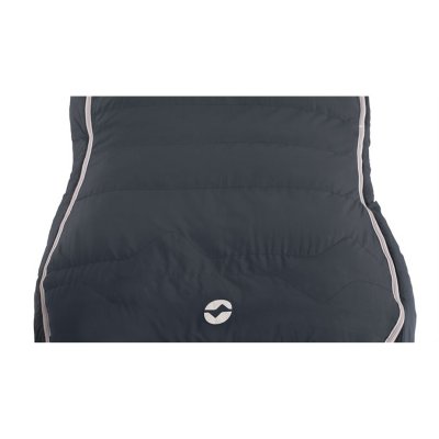 Smalare vid midjan gör att du behåller värmen men får full rörlighet.