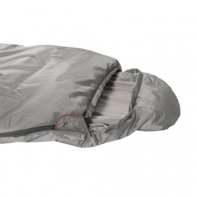 Sovsäcken har en åtdragbar huva