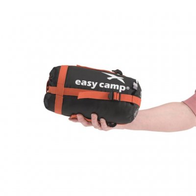 Kompressionssäck får ner packstorleken till en väldigt behändig storlek.