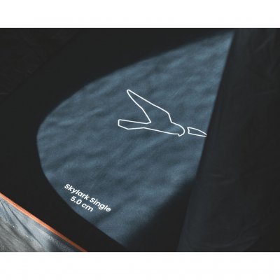 Sov med komfort med Easy Camps Självuppblåsande liggunderlag.