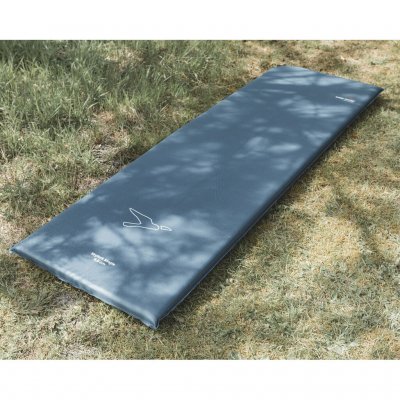 Smidigt självuppblåsande liggunderlag som passar bra för camping eller andra aktiviteter