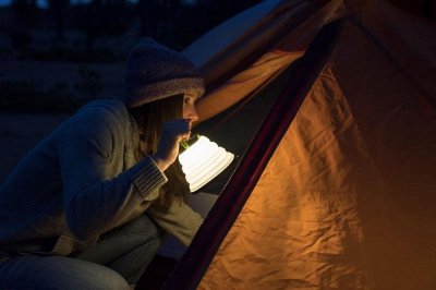 Lyktan är perfekt för tält och camping.