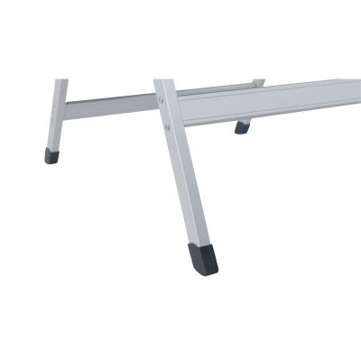 Stabila ben med gummerande fötter som gör att stolen står stadigt