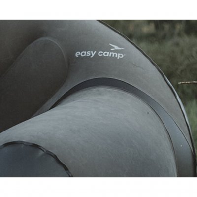 Rymlig uppblåsbar soffa med flockad yta.