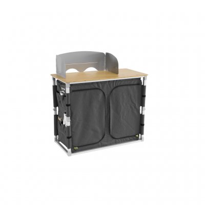 Stor arbetsyta med vindskydd för brännare.