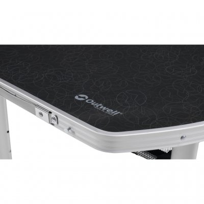 Laminerad bordsyta gör bordet mycket tåligt