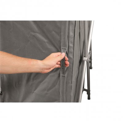 Dörr med handtag som ger hemlik och enkel åtkomst till förvaringsutrymme