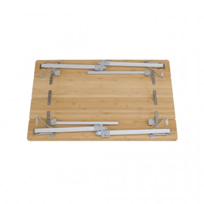 Benen viks in enkelt in under bordet