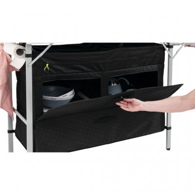 Rejäla handtag med magnetiska dörrar ger en stabil känsla.