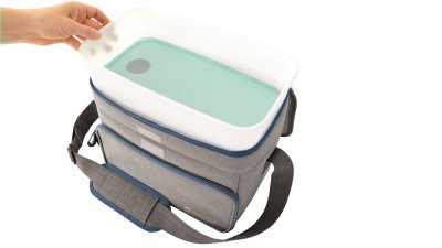 Ett kylfack i antibakteriell plast ger en stabil väska och underlättar rengöring.