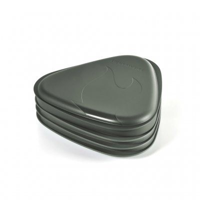 Dess höga kant gör att den passar de flesta maträtter och gör den stapelbar samt packvänlig.