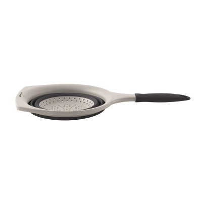 Durkslaget tar lite plats i campingutrustningen.