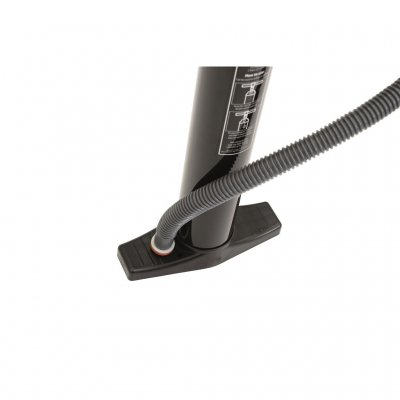 Ett hål i fotstödet för att fästa slangen vid transport.