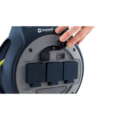 3 st 230V uttag som täcks med lock när de inte används. Produkten är IP44-klassad