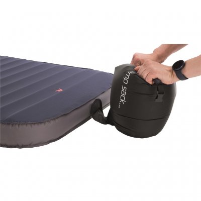 Pumpa enkelt upp din luftmadrass från Robens.