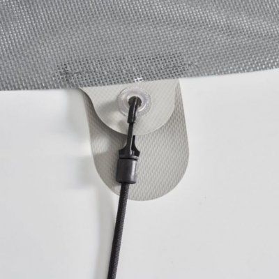 Fästet för solskyddet är skyddat för att inte skada husbilen.