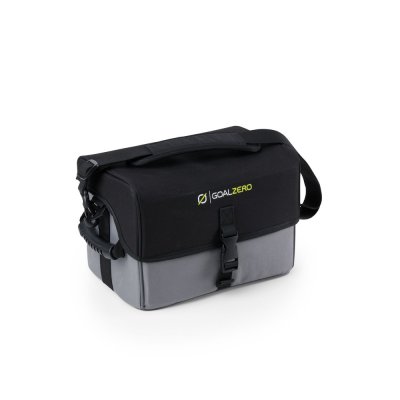 Ordentliga spännen och axelrem på Goal Zero Yeti 400 Protection Case.