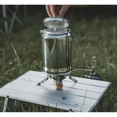 With the Easy Camp Adventure percolator coffee pot, you can easily brew coffee over an open fire during your outdoor adventure.