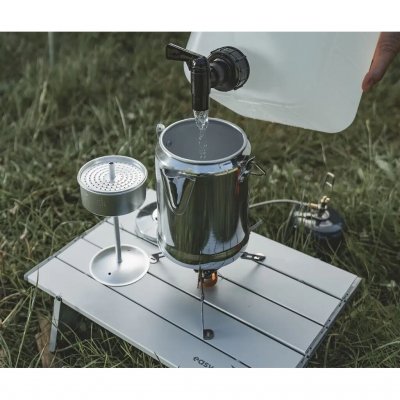 Easy Camp Adventure perkulator kaffekanna är perfekt att ha med sig ut i naturen.