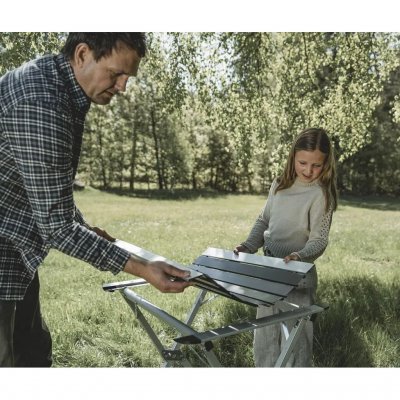 Rymligt bord som passar för mindre familjer upp till 4 personer.