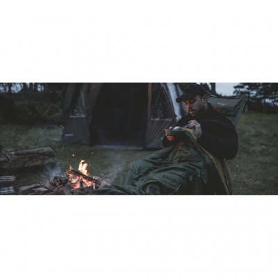 Easy Camp Falcon Blanket Green är ett mjukt och skönt täcke med premium fyllning som ger bra värme och liten packstorlek