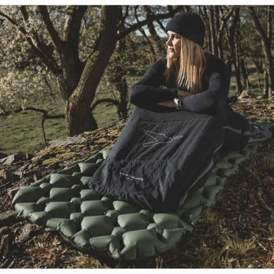 Mycket lätt och bekväm luftmadrass med generös liggyta.